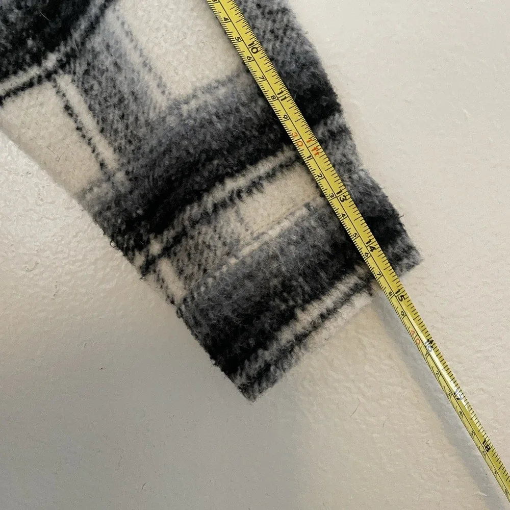 Gap Kids Plaid Shirt Jacket,‎ Black & White, Size Small